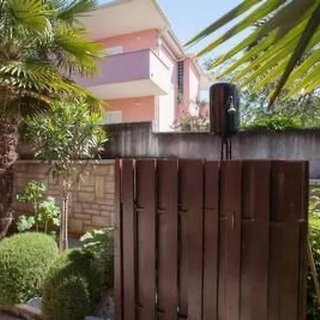 In Novigrad Mit Schoener Terrasse By Interhome Apartamento Novigrad Istria